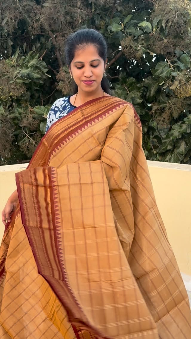 Handloom Kanchi Cotton Saree 
With running blouse

WA 6369442929/ Website-diamondsarees.in